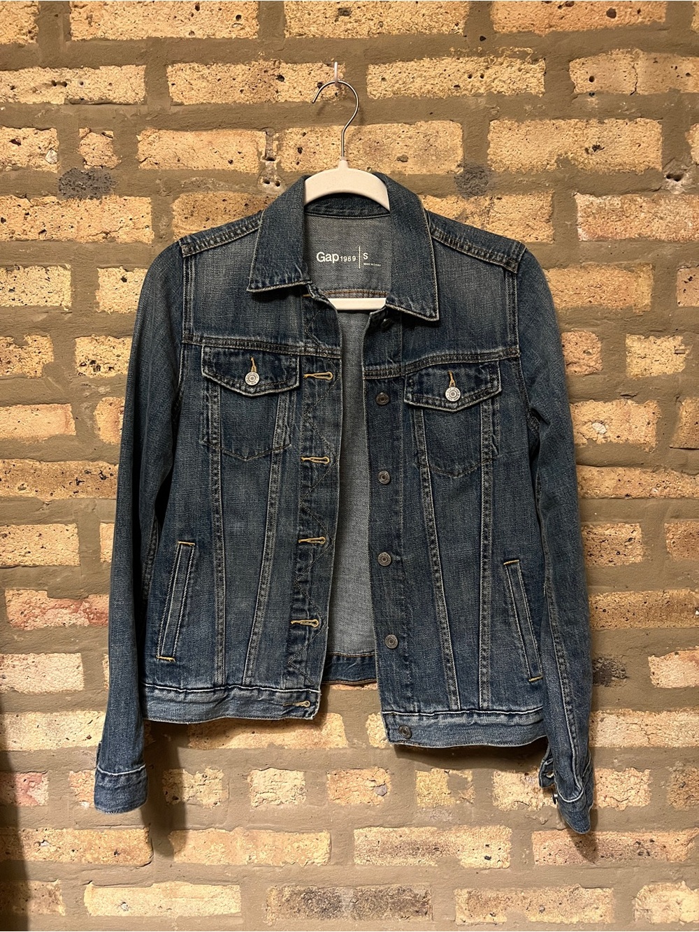 GAP Women’s Lightweight Blue Denim Jacket; Small